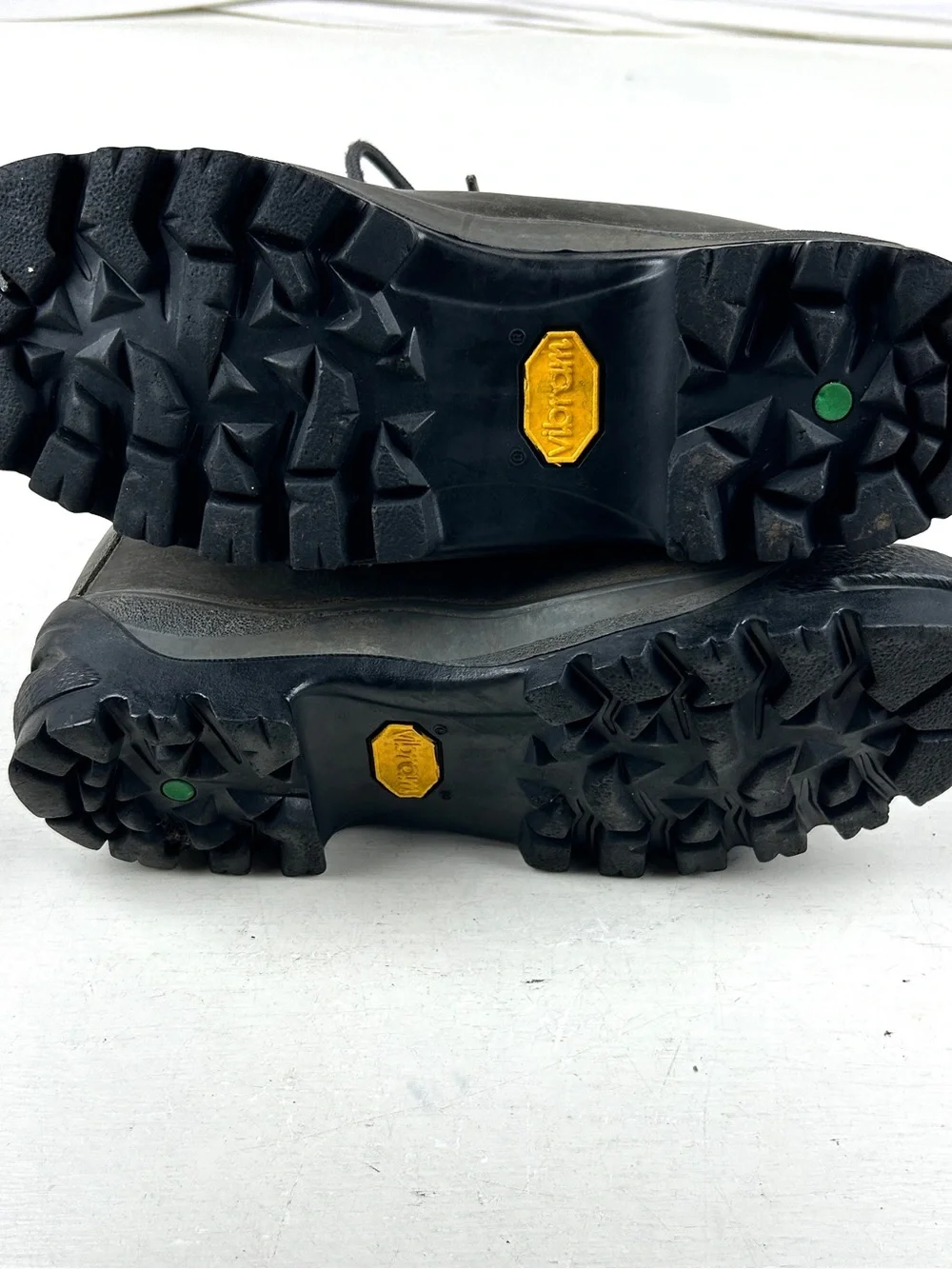 Vasque Hiking Mountaineering Boots Men’s 8 Gray Leather Vibram Sole Made Italy